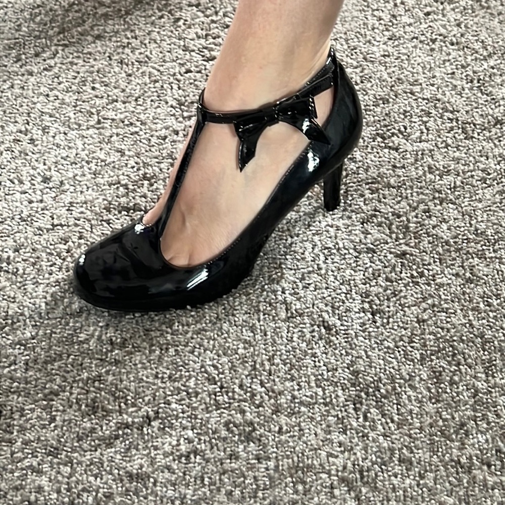 Gianni Bini Black Patent Leather Bow Heels
